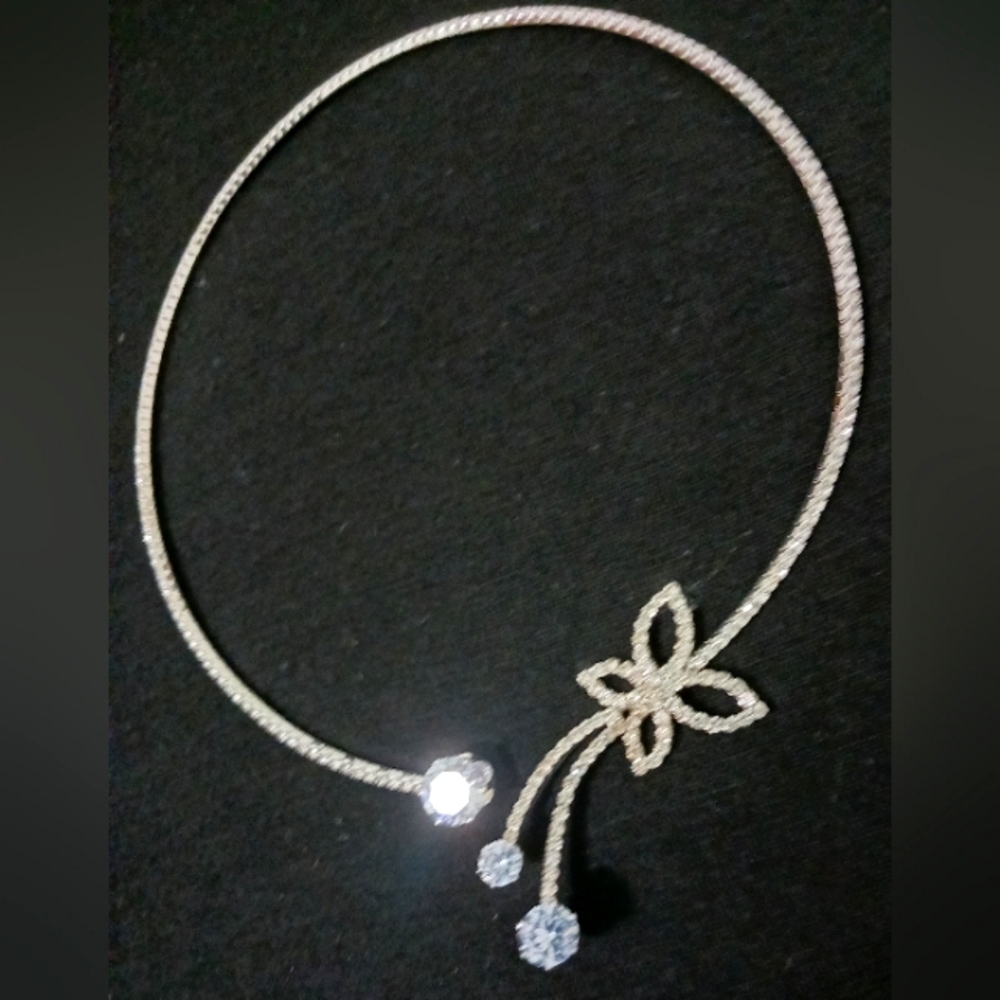 NWT Sparkling Rhinestone Butterfly Choker Necklace